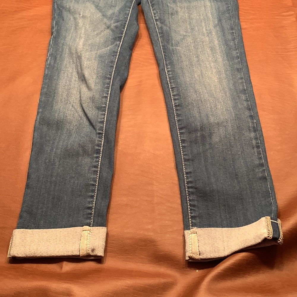 WallFlower the ultra fit 0/24. 23.5 inch crop. Women’s jeans NWT. - Picture 3 of 9